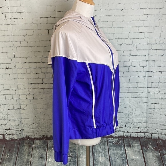 Nike Sportswear Women’s Windrunner Hooded Jacket Medium - Picture 9 of 16